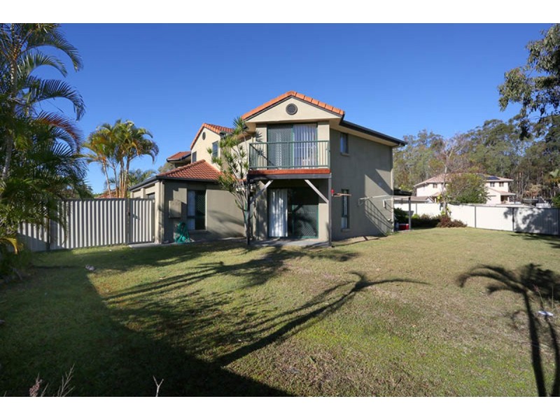 2/184 Greenacre Drive, Arundel QLD 4214