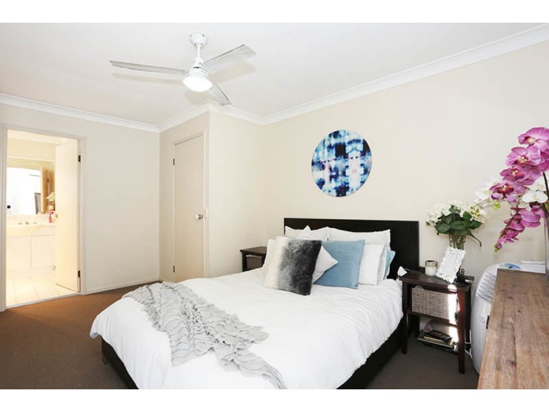 2/184 Greenacre Drive, Arundel QLD 4214