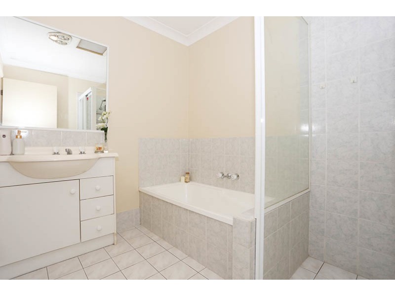 2/184 Greenacre Drive, Arundel QLD 4214