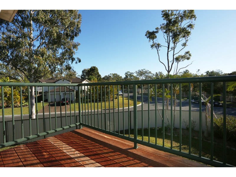 2/184 Greenacre Drive, Arundel QLD 4214