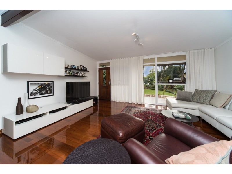 8 The Glen, Southport QLD 4215