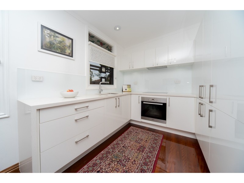 8 The Glen, Southport QLD 4215