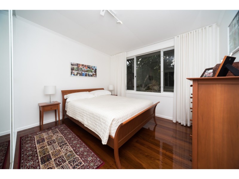 8 The Glen, Southport QLD 4215