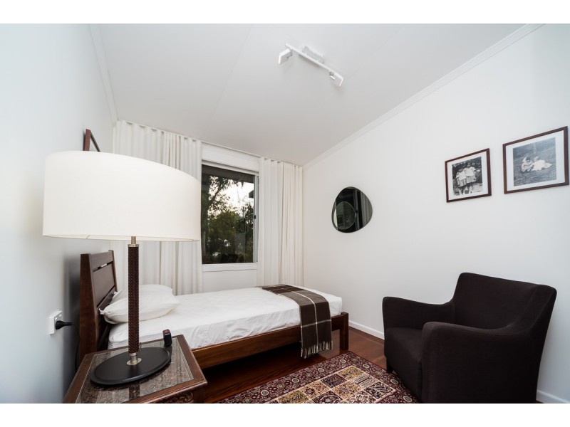 8 The Glen, Southport QLD 4215