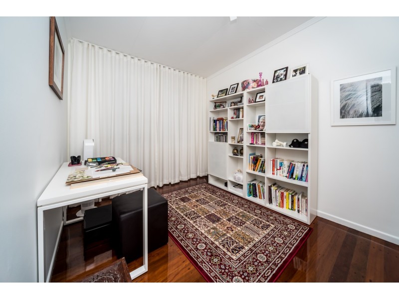 8 The Glen, Southport QLD 4215