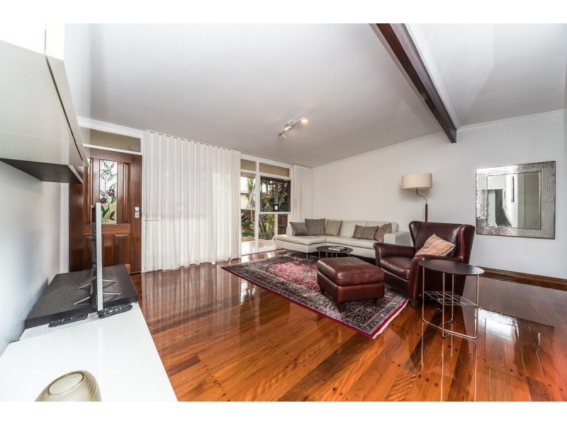 8 The Glen, Southport QLD 4215