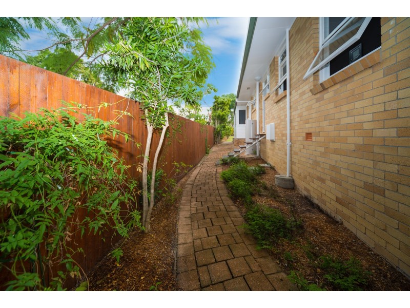 8 The Glen, Southport QLD 4215