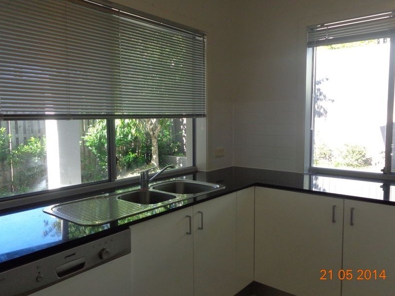 10/215a Benowa Road, Benowa QLD 4217