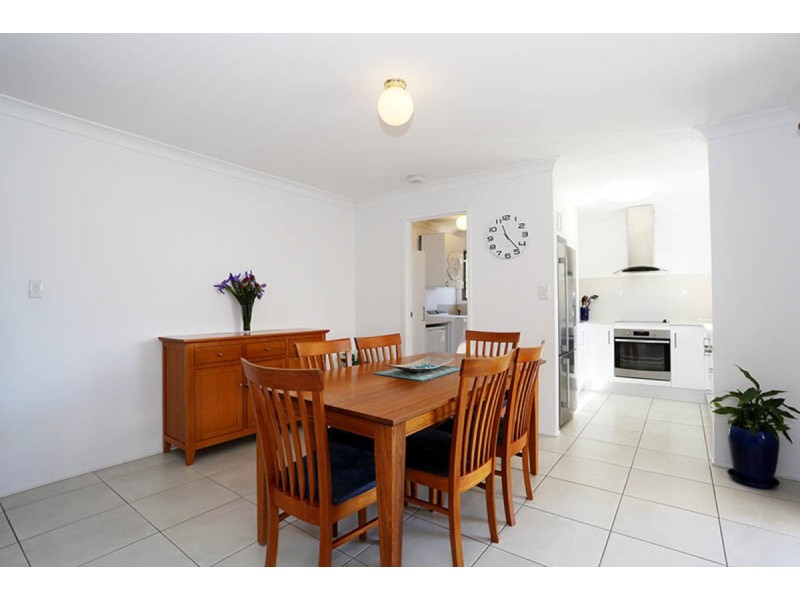 16 Melbourne Road, Arundel QLD 4214