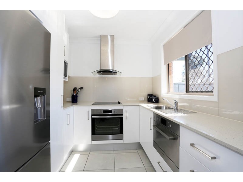 16 Melbourne Road, Arundel QLD 4214