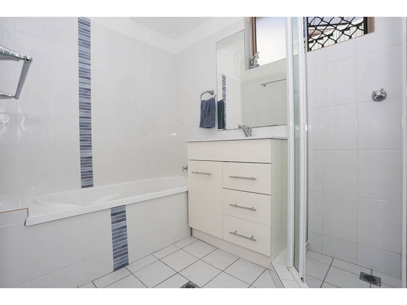 16 Melbourne Road, Arundel QLD 4214