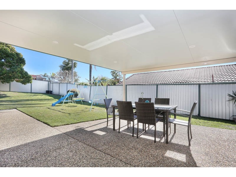 16 Melbourne Road, Arundel QLD 4214