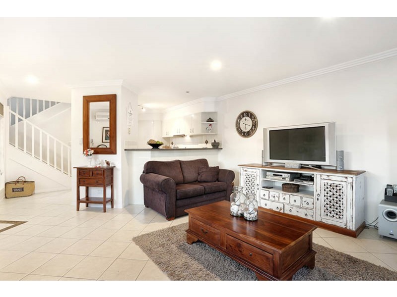 1/47 Gordon Street, Labrador QLD 4215