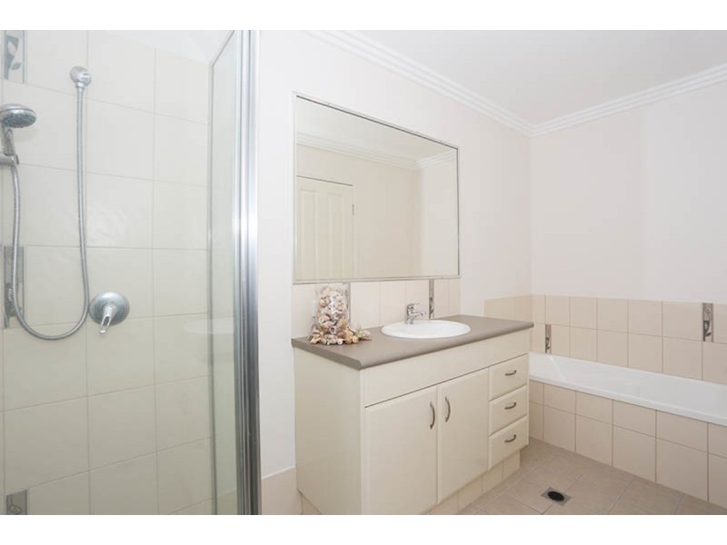 1/47 Gordon Street, Labrador QLD 4215