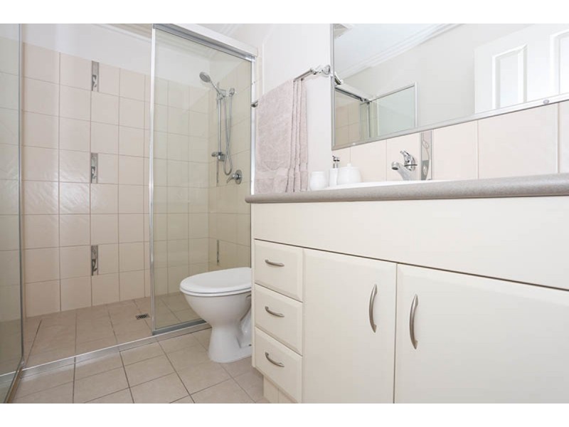 1/47 Gordon Street, Labrador QLD 4215