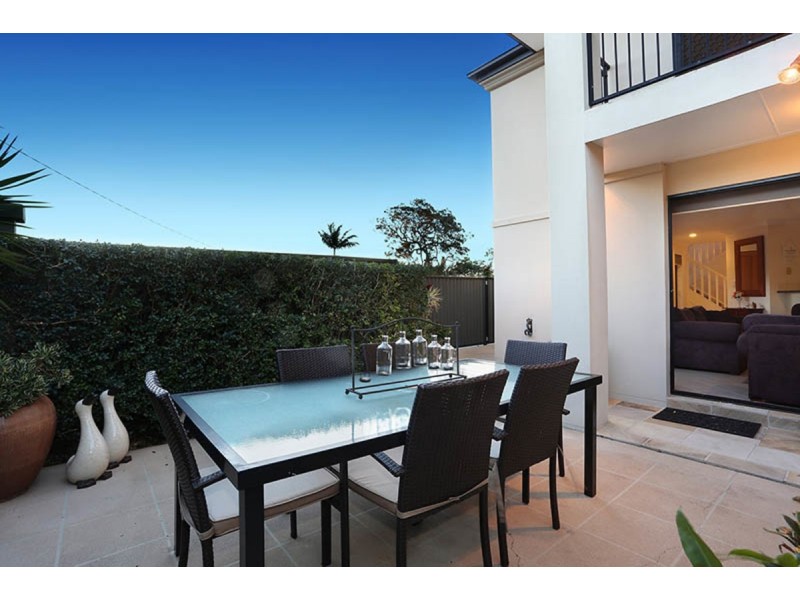 1/47 Gordon Street, Labrador QLD 4215