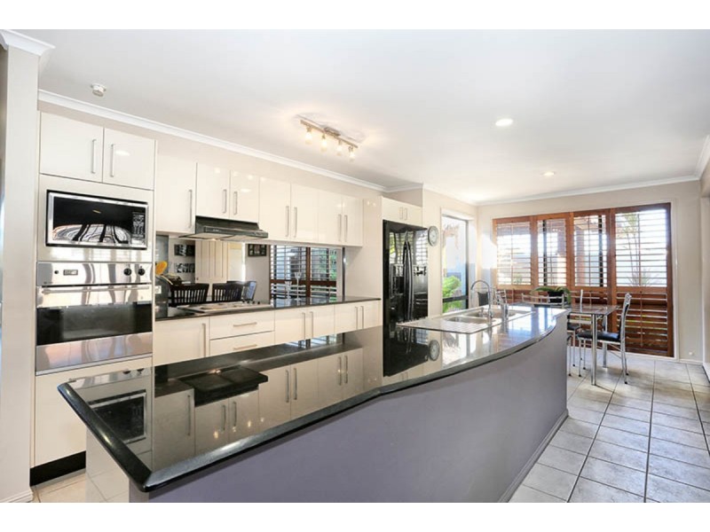 59 Deborah Avenue, Benowa Waters QLD 4217