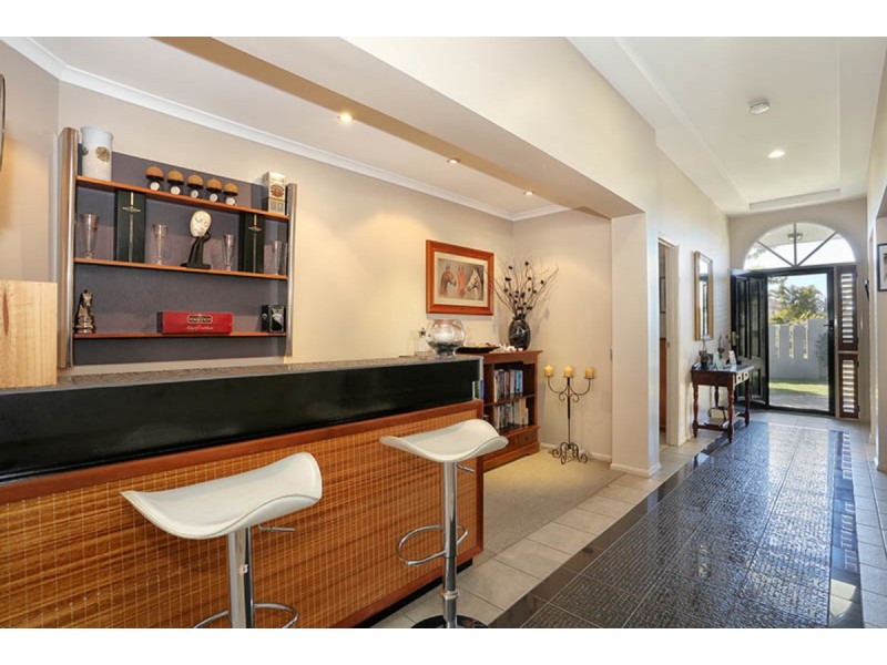 59 Deborah Avenue, Benowa Waters QLD 4217