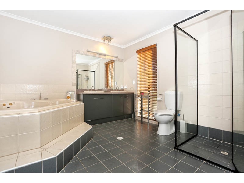 59 Deborah Avenue, Benowa Waters QLD 4217