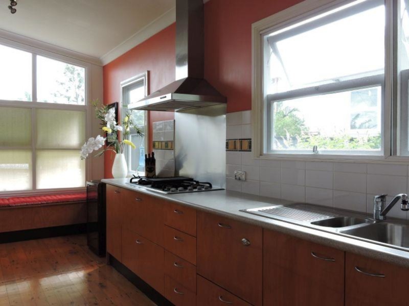 72 Deakin Avenue, Southport QLD 4215