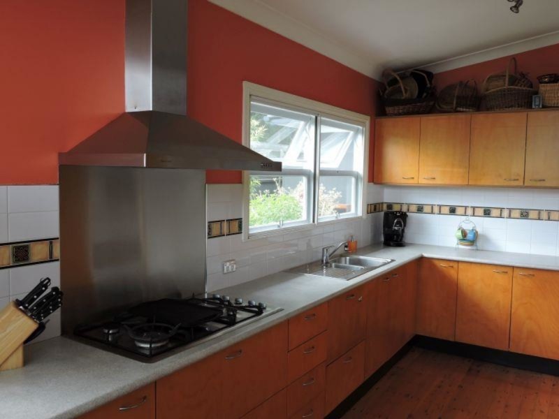 72 Deakin Avenue, Southport QLD 4215