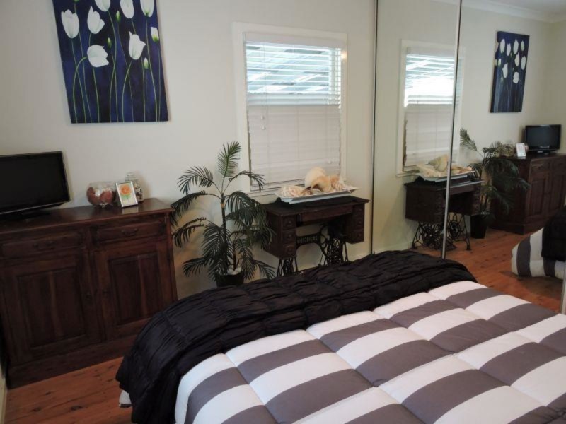 72 Deakin Avenue, Southport QLD 4215