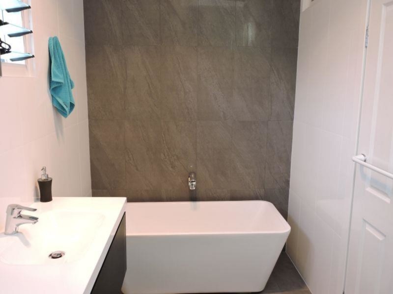 72 Deakin Avenue, Southport QLD 4215