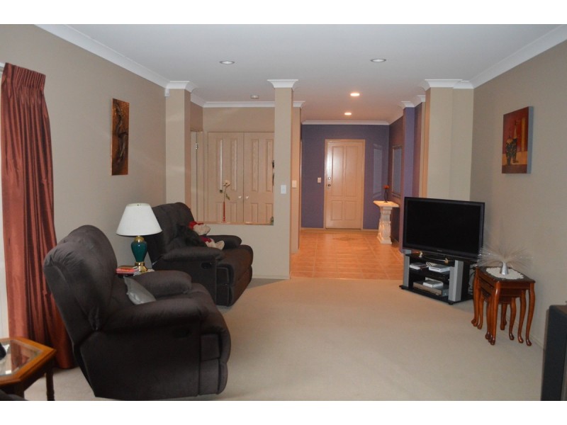 6 Redgum Place, Molendinar QLD 4214