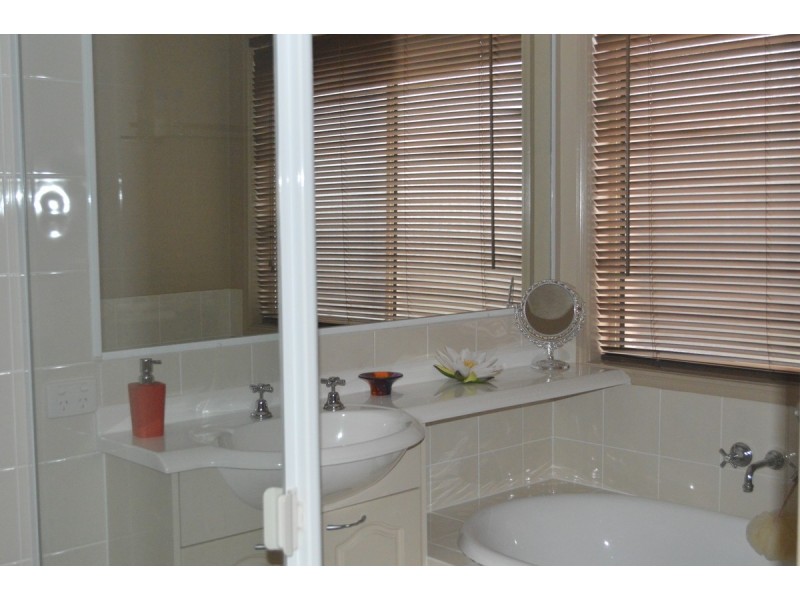 6 Redgum Place, Molendinar QLD 4214