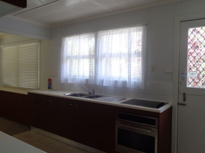 67 Worendo Street, Southport QLD 4215