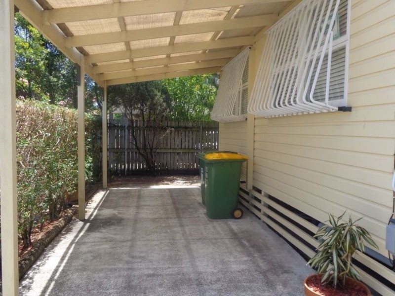 67 Worendo Street, Southport QLD 4215