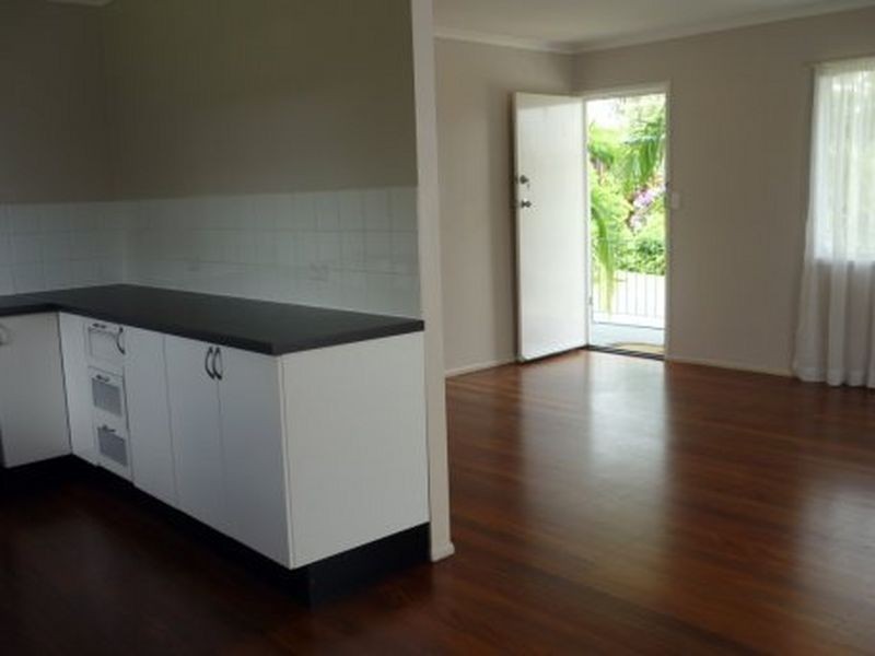 15 Woody Ave, Kingston QLD 4114