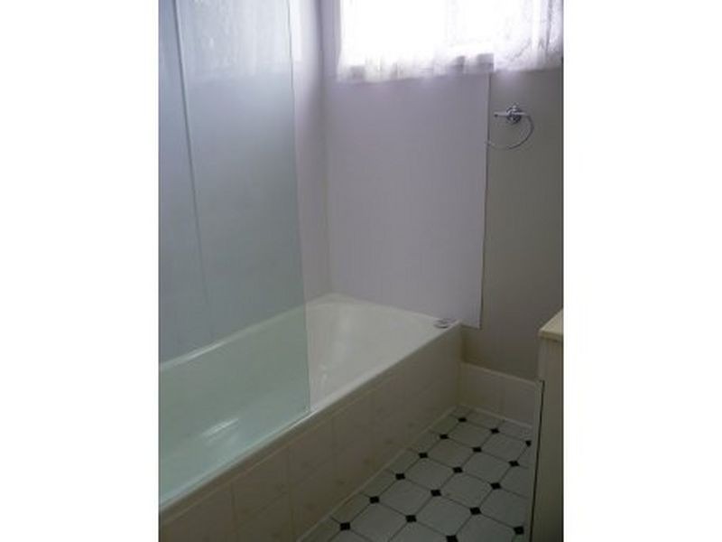 15 Woody Ave, Kingston QLD 4114