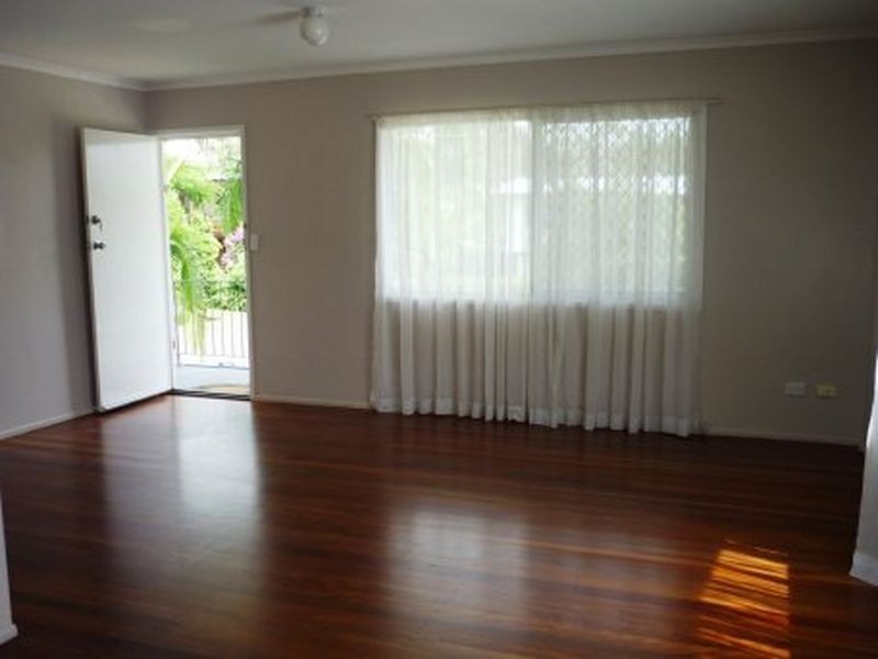 15 Woody Ave, Kingston QLD 4114
