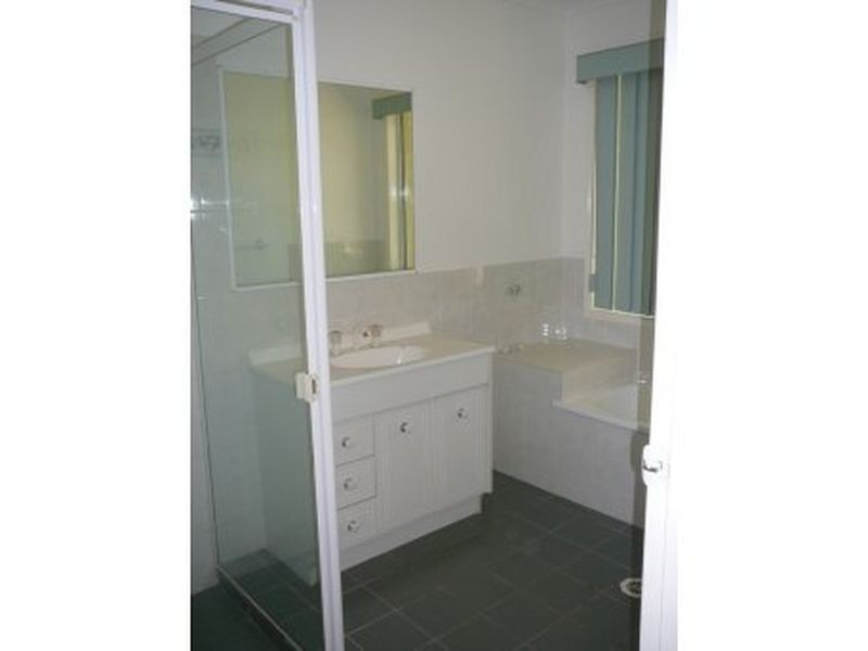 12/8 John Paul Drive, Daisy Hill QLD 4127