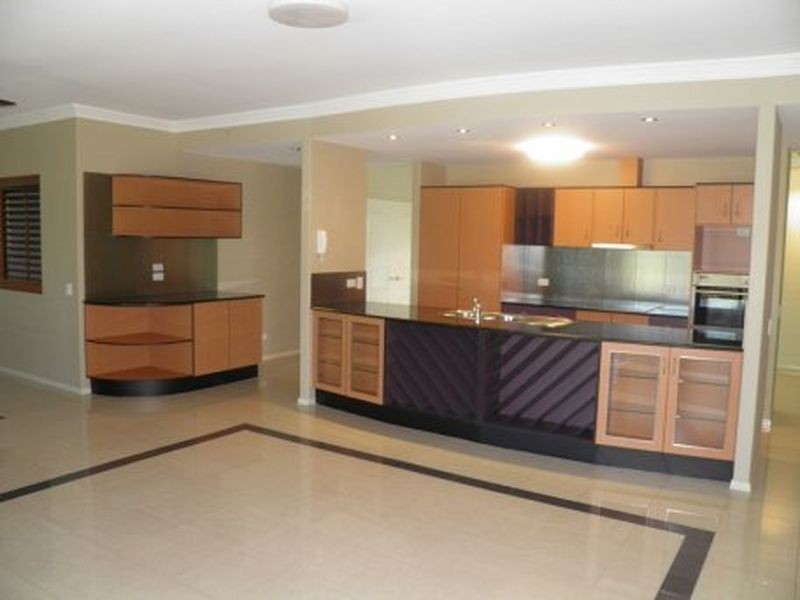 9 Fairway Dr, Meadowbrook QLD 4131