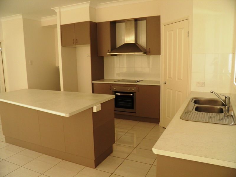16 Elsie Close, Kuraby QLD 4112