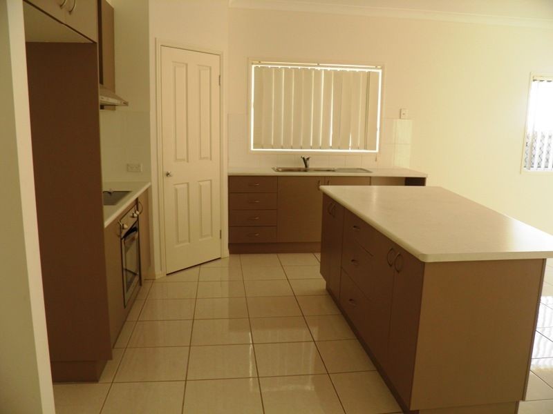 16 Elsie Close, Kuraby QLD 4112