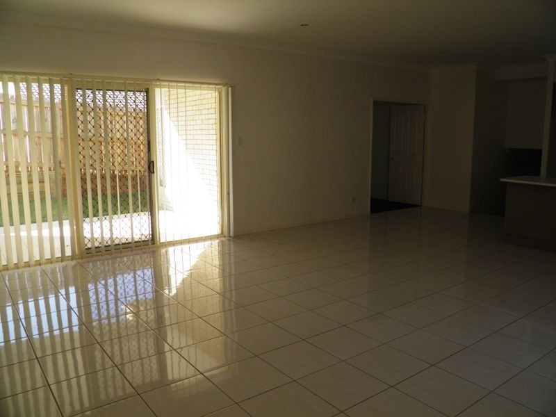 16 Elsie Close, Kuraby QLD 4112