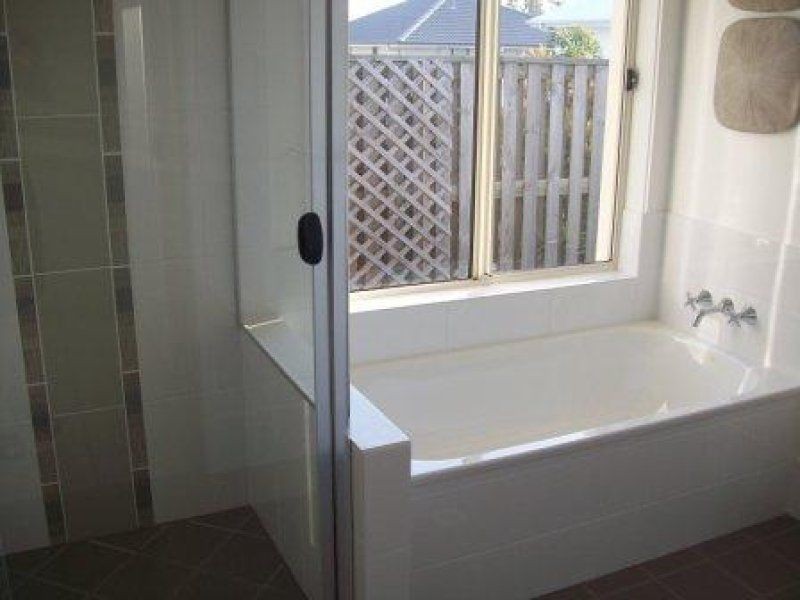 16 Dennis Vale, Daisy Hill QLD 4127