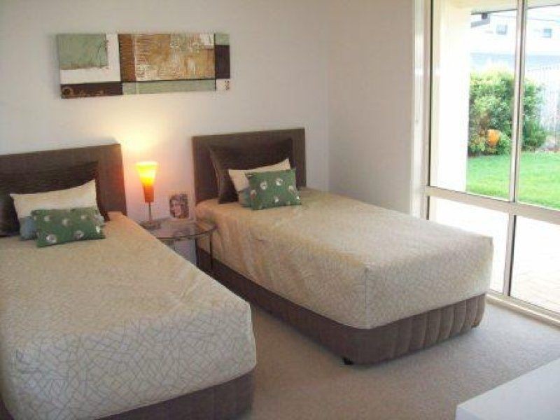 16 Dennis Vale, Daisy Hill QLD 4127