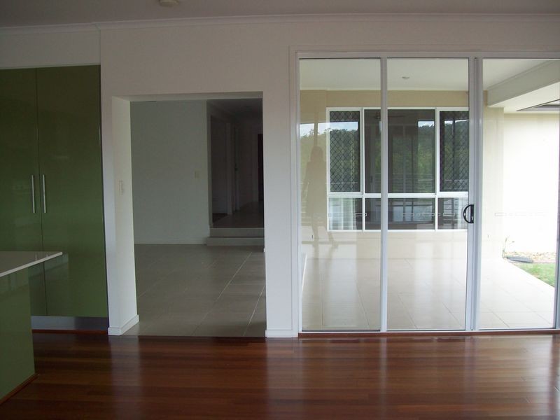 21 Dennis Vale, Daisy Hill QLD 4127