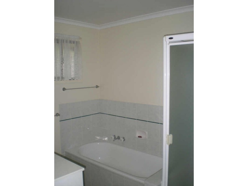 25 Westgate Ave, Springwood QLD 4127