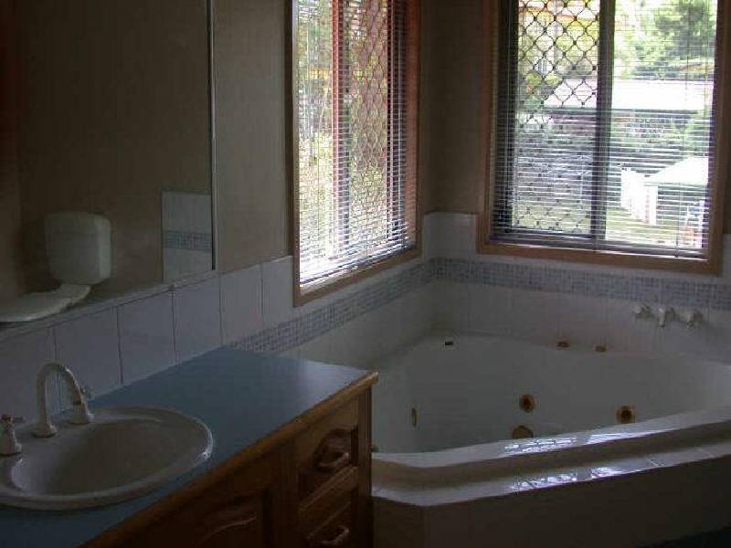 17 Holyoake Drive, Daisy Hill QLD 4127