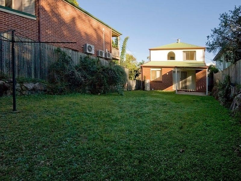 16 Rennie Street, Indooroopilly QLD 4068