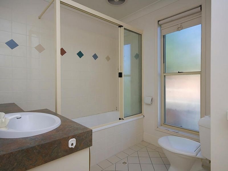 16 Rennie Street, Indooroopilly QLD 4068