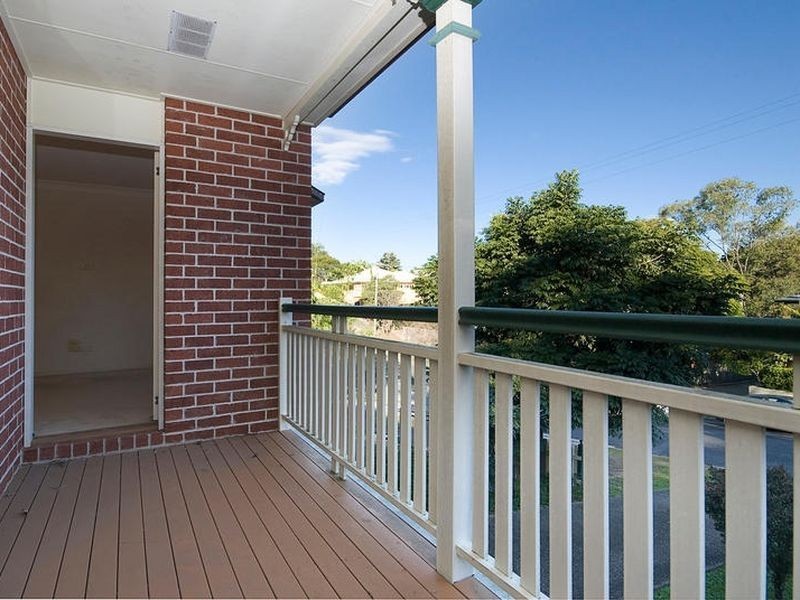16 Rennie Street, Indooroopilly QLD 4068