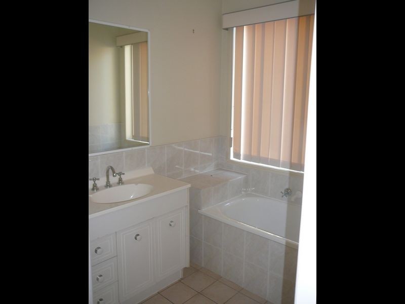 18/8 John Paul Drive, Daisy Hill QLD 4127