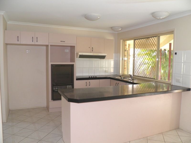 6 Mattes Place, Meadowbrook QLD 4131