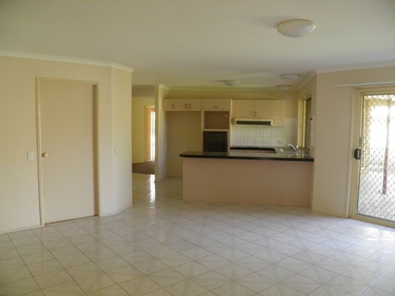 6 Mattes Place, Meadowbrook QLD 4131